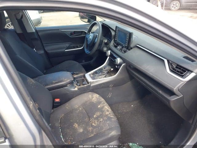 2020 TOYOTA RAV4 LE 5