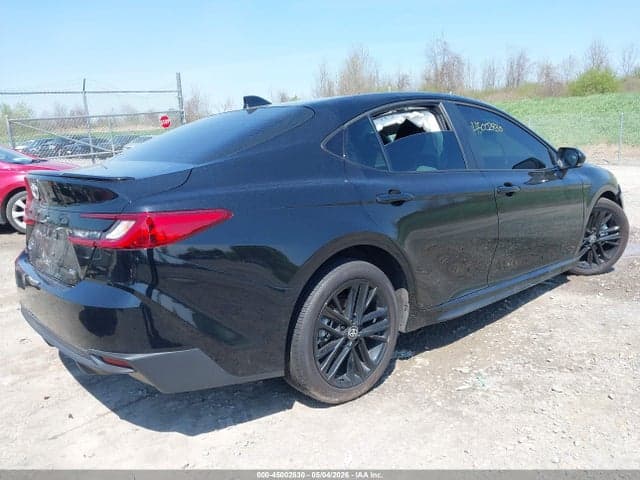 2025 TOYOTA CAMRY SE 4