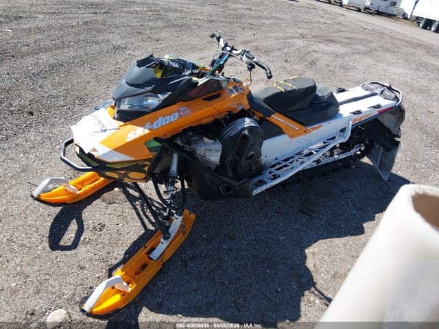 2017 SKI-DOO SUMMIT 800 2