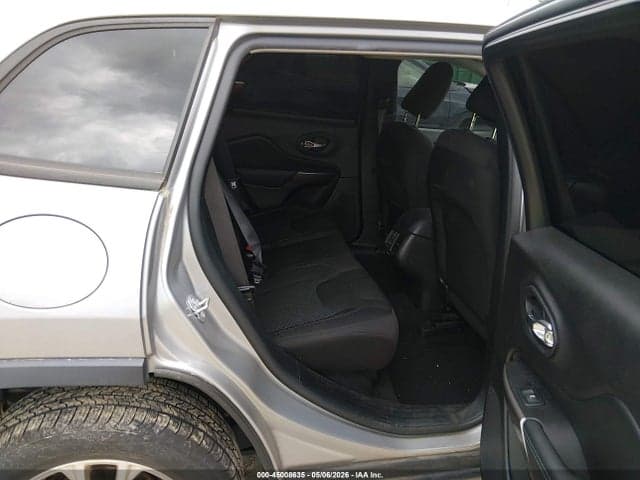 2020 JEEP CHEROKEE LATITUDE FWD 8