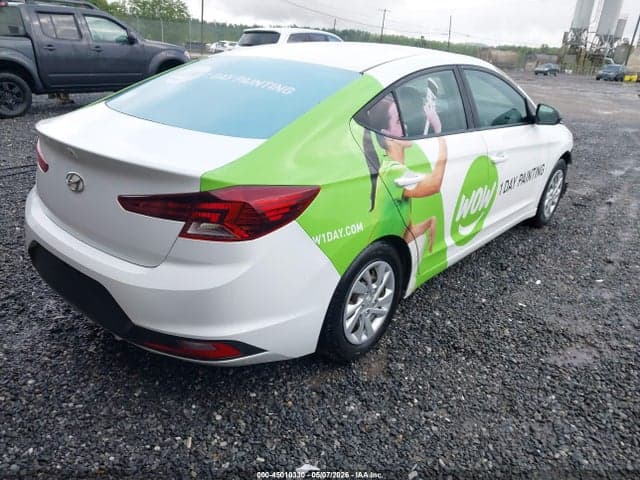 2019 HYUNDAI ELANTRA SE 4