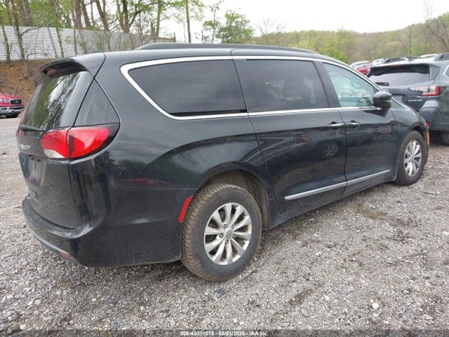 2017 CHRYSLER PACIFICA TOURING-L 4
