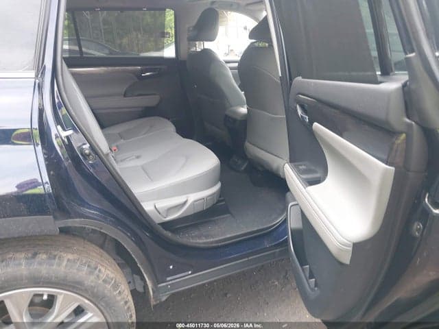 2020 TOYOTA HIGHLANDER LIMITED 8
