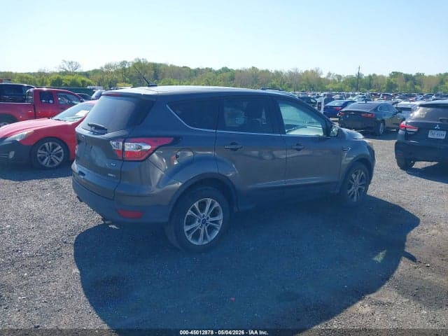 2017 FORD ESCAPE SE 4