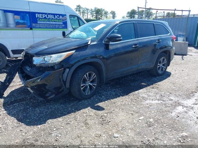 2017 TOYOTA HIGHLANDER LE 2