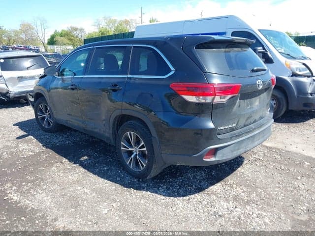 2017 TOYOTA HIGHLANDER LE 3