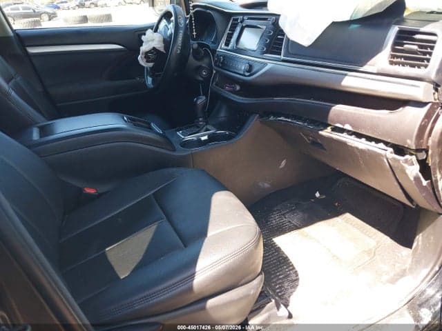 2017 TOYOTA HIGHLANDER LE 5