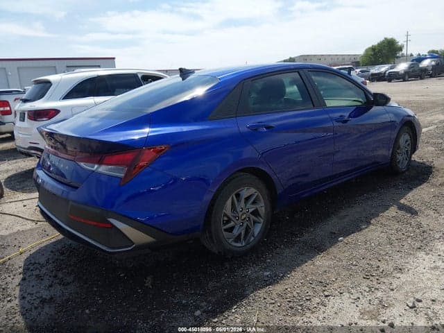 2024 HYUNDAI ELANTRA SEL 4