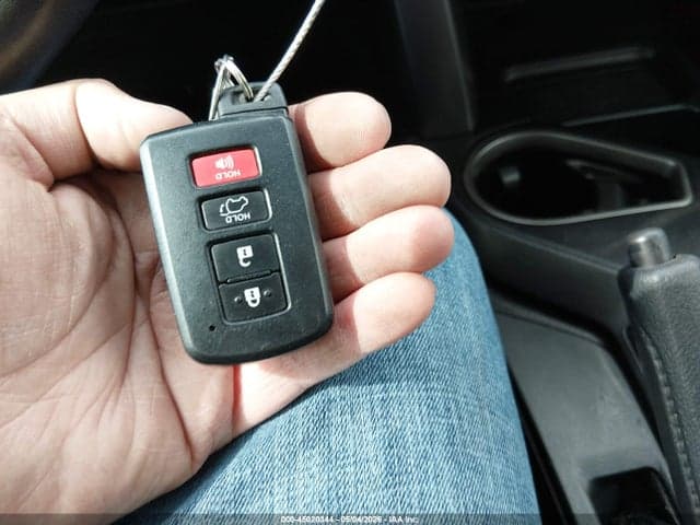 2018 TOYOTA RAV4 XLE 11