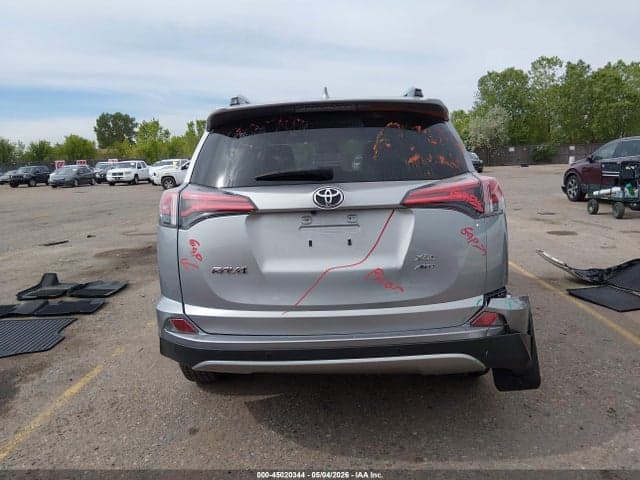 2018 TOYOTA RAV4 XLE 17