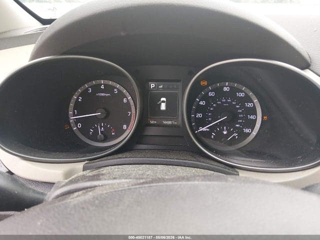 2017 HYUNDAI SANTA FE SE 7