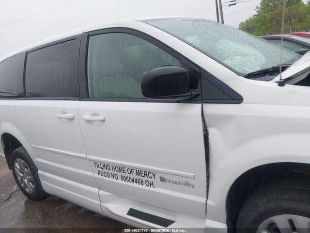 2017 DODGE GRAND CARAVAN SE 13