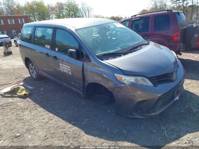 2018 TOYOTA SIENNA L 7 PASSENGER