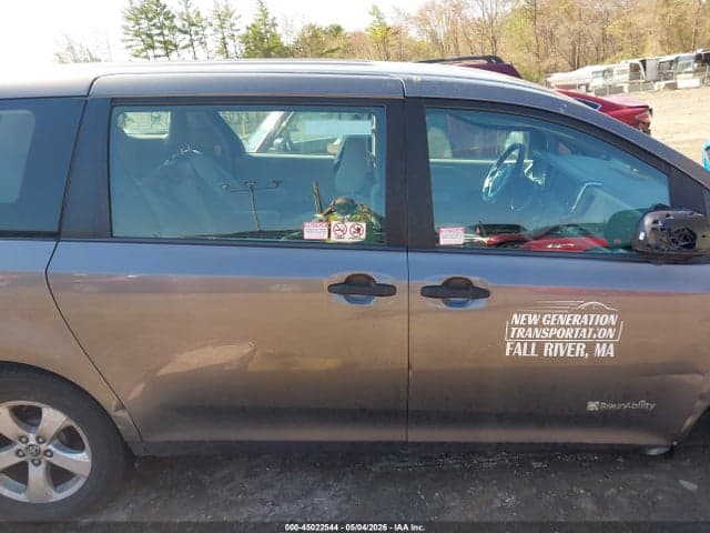 2018 TOYOTA SIENNA L 7 PASSENGER 13