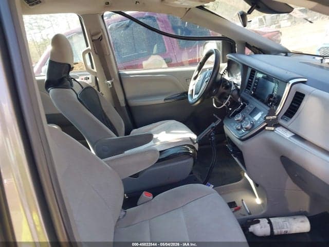 2018 TOYOTA SIENNA L 7 PASSENGER 5