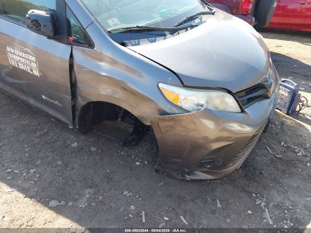 2018 TOYOTA SIENNA L 7 PASSENGER 6