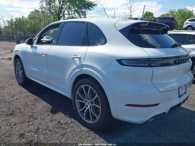 2024 PORSCHE CAYENNE 3