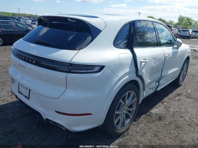 2024 PORSCHE CAYENNE 4