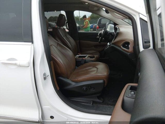 2019 CHRYSLER PACIFICA LIMITED 5