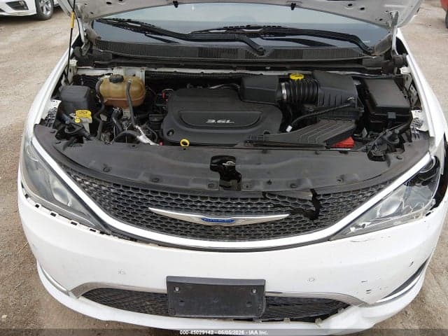 2019 CHRYSLER PACIFICA LIMITED 10