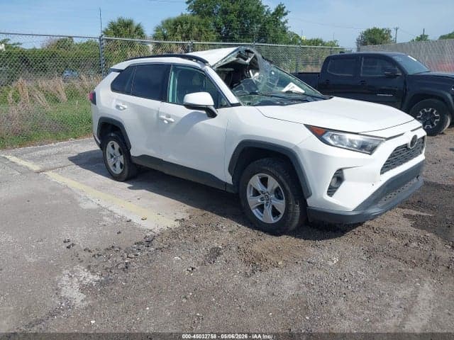 2021 TOYOTA RAV4 XLE 1