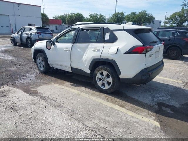 2021 TOYOTA RAV4 XLE 3