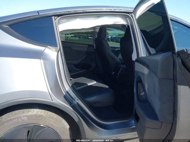 2026 TESLA MODEL Y 8