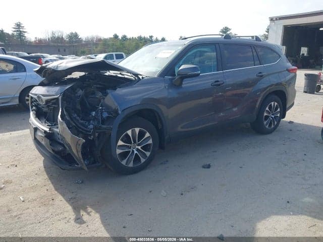 2023 TOYOTA HIGHLANDER XLE 2