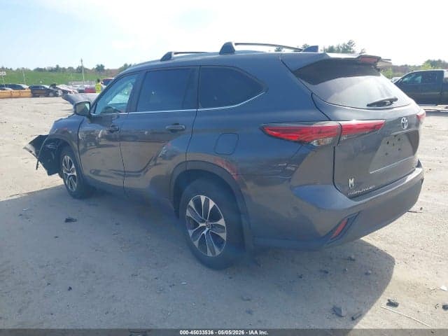 2023 TOYOTA HIGHLANDER XLE 3