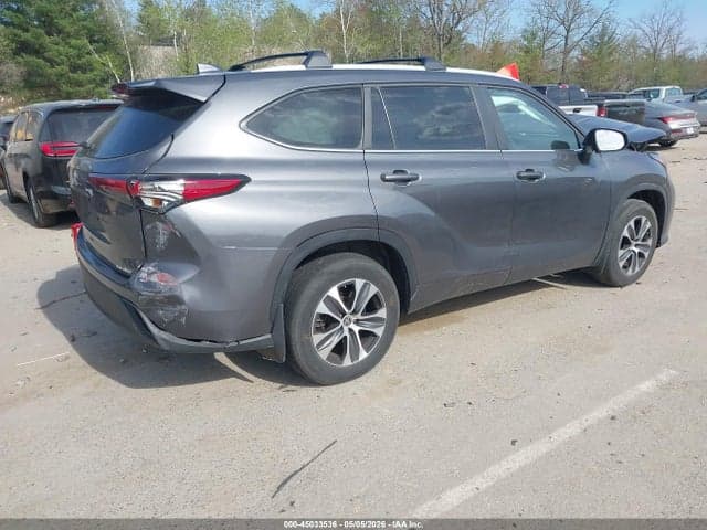 2023 TOYOTA HIGHLANDER XLE 4