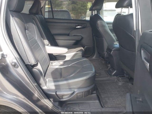 2023 TOYOTA HIGHLANDER XLE 8
