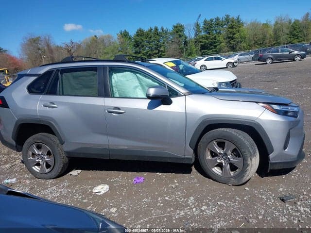 2022 TOYOTA RAV4 XLE 13