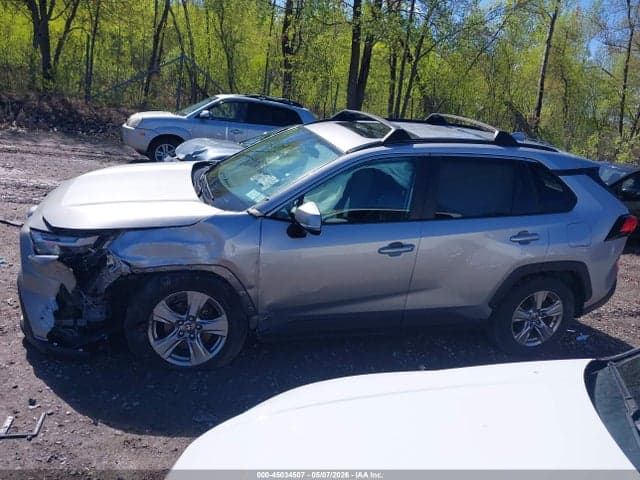 2022 TOYOTA RAV4 XLE 14