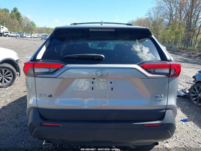 2022 TOYOTA RAV4 XLE 16