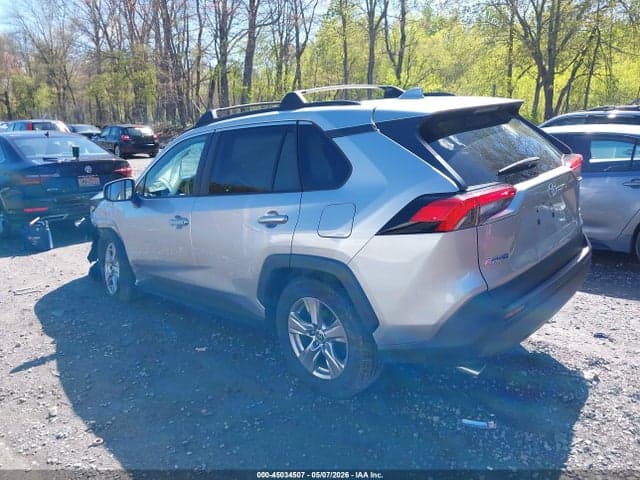 2022 TOYOTA RAV4 XLE 3