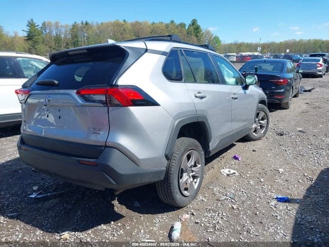 2022 TOYOTA RAV4 XLE 4