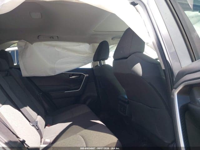 2022 TOYOTA RAV4 XLE 8