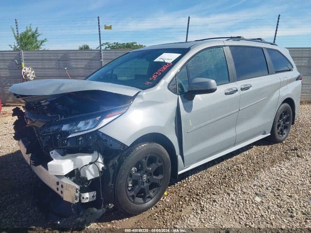 2025 TOYOTA SIENNA WOODLAND EDITION 2