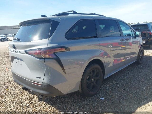 2025 TOYOTA SIENNA WOODLAND EDITION 4
