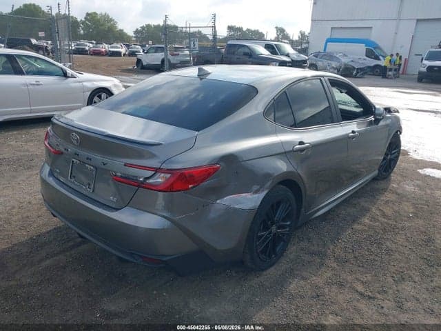 2025 TOYOTA CAMRY SE 4