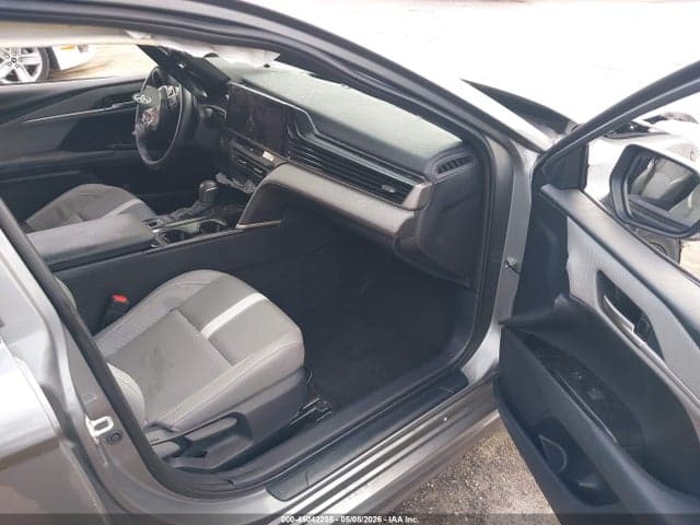 2025 TOYOTA CAMRY SE 5