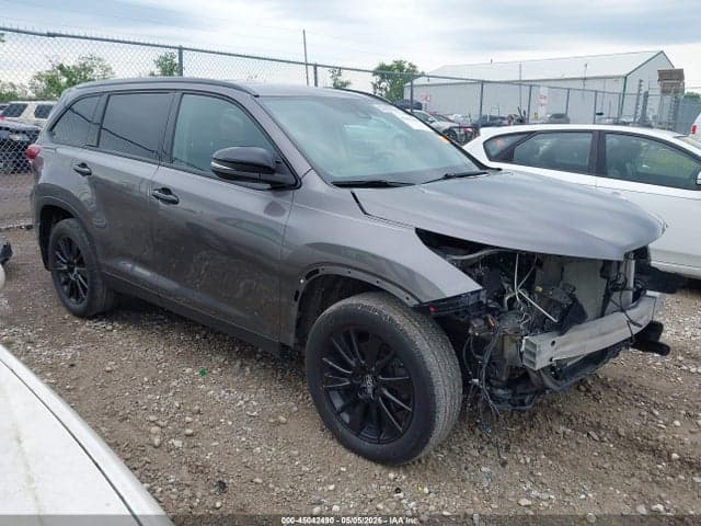 2019 TOYOTA HIGHLANDER SE 1