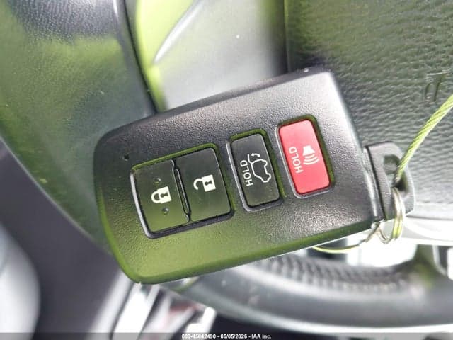 2019 TOYOTA HIGHLANDER SE 11