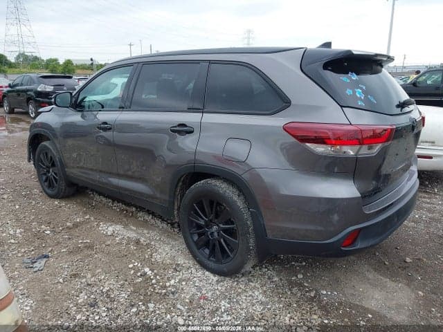 2019 TOYOTA HIGHLANDER SE 3