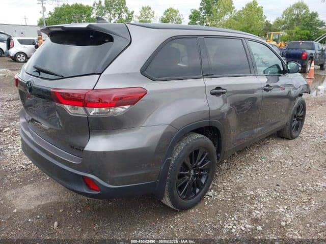 2019 TOYOTA HIGHLANDER SE 4