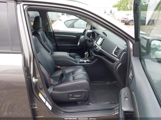2019 TOYOTA HIGHLANDER SE 5