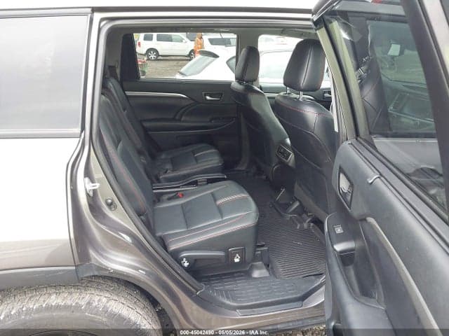 2019 TOYOTA HIGHLANDER SE 8