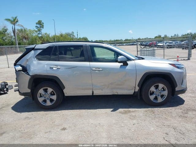2025 TOYOTA RAV4 XLE 13
