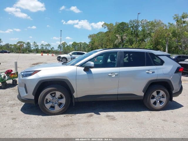 2025 TOYOTA RAV4 XLE 14