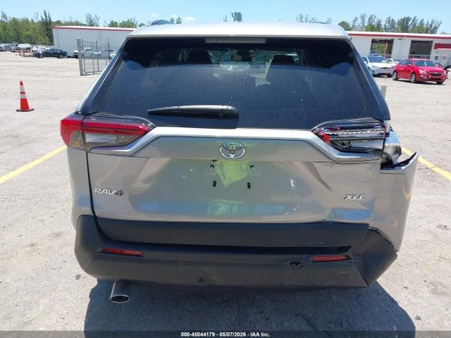2025 TOYOTA RAV4 XLE 16